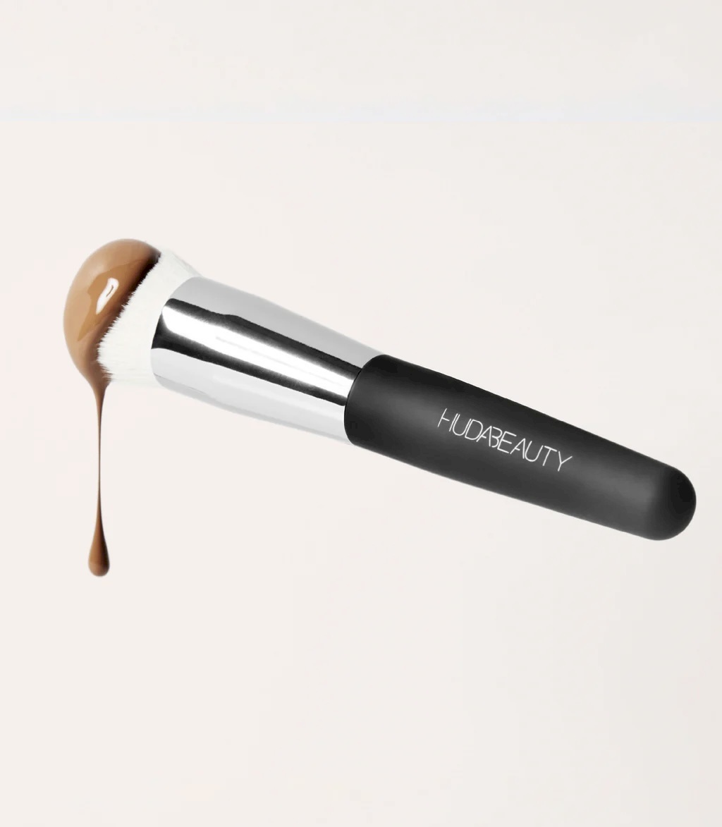 Huda beauty base brush
