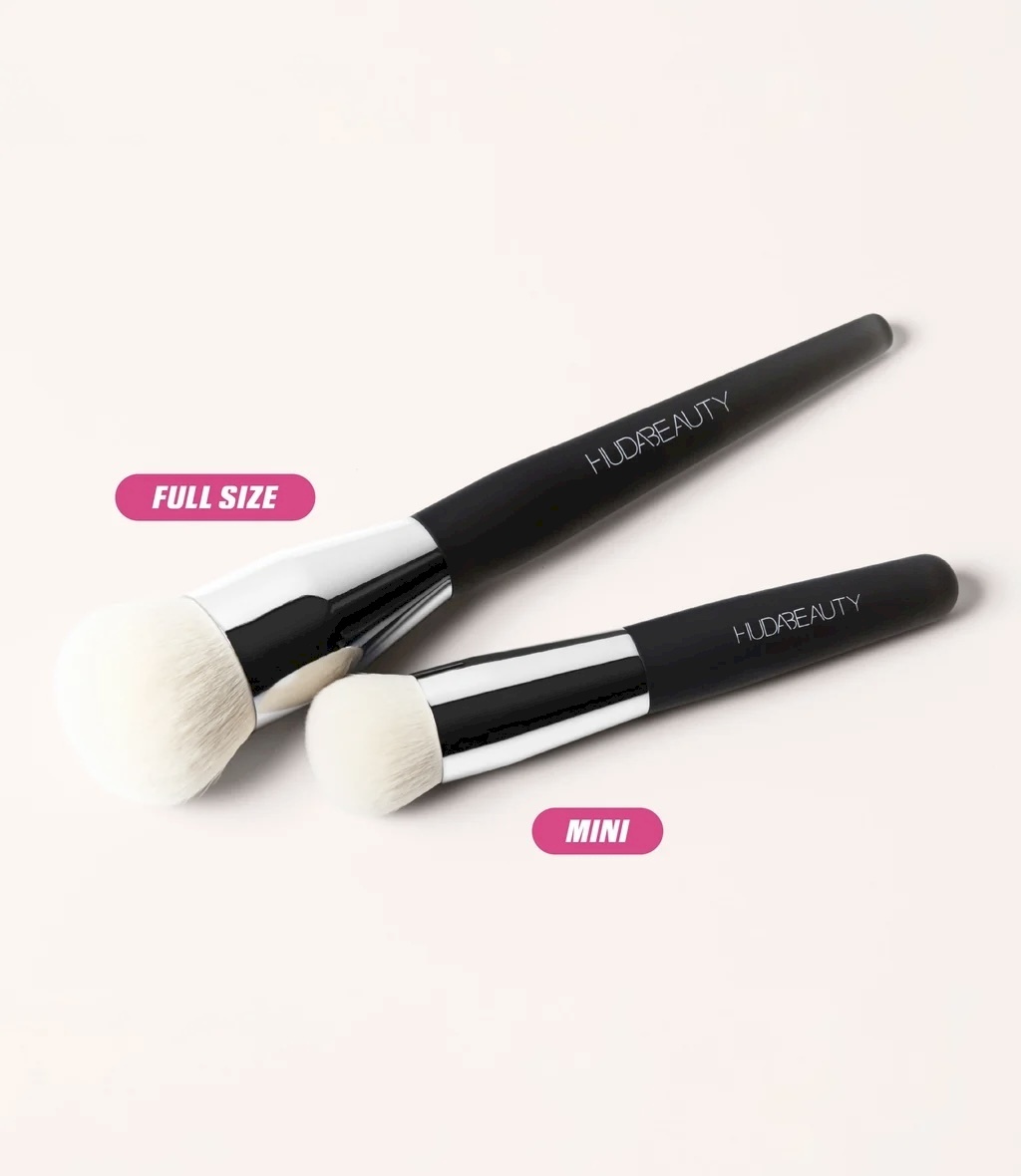 Huda beauty base brush