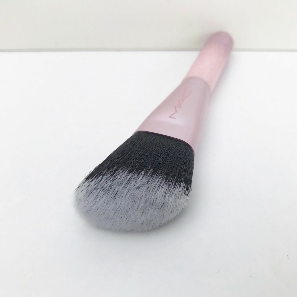 MAC brush 424SES Pink Angled Blush / Highlighter Brush, Travel Size