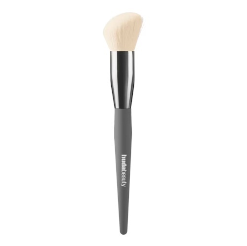Huda beauty diffusing cheek brush