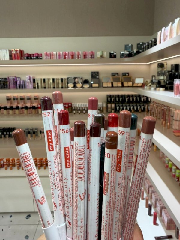 RealBeauty Lip Liner