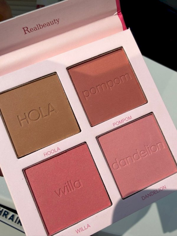 CHEEKY LOCA LETTER BLUSHER PALETTE