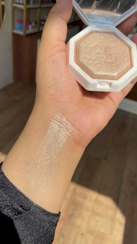 REALBEAUTY HIGHLIGHTER ( GOLD )