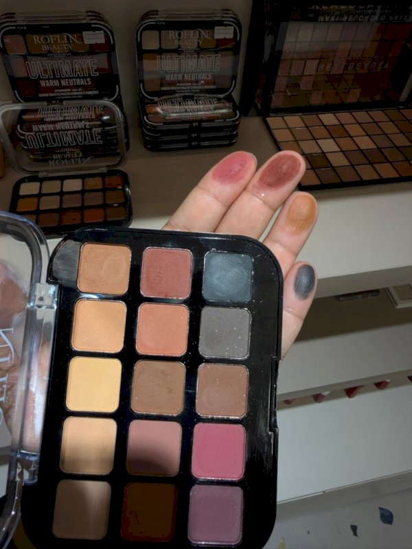 RealBeauty eyeshadow palette