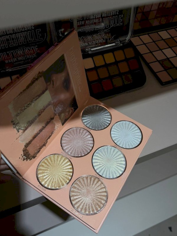 Eyeshadow Book Palette
