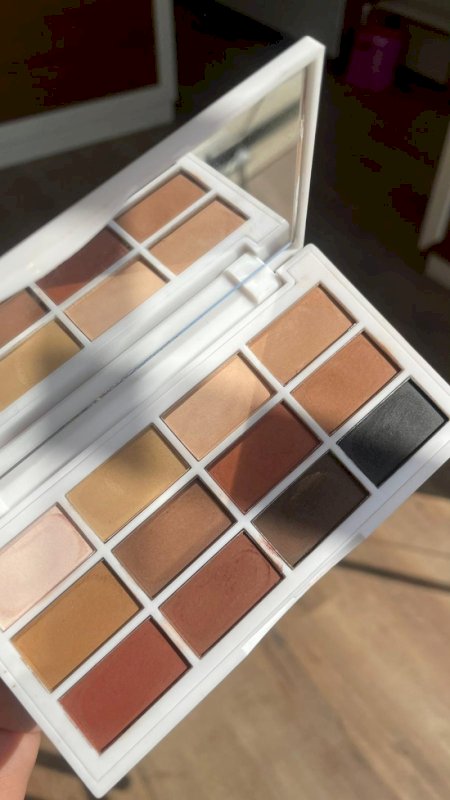 REALBEAUTY EYESHADOW PALLETE