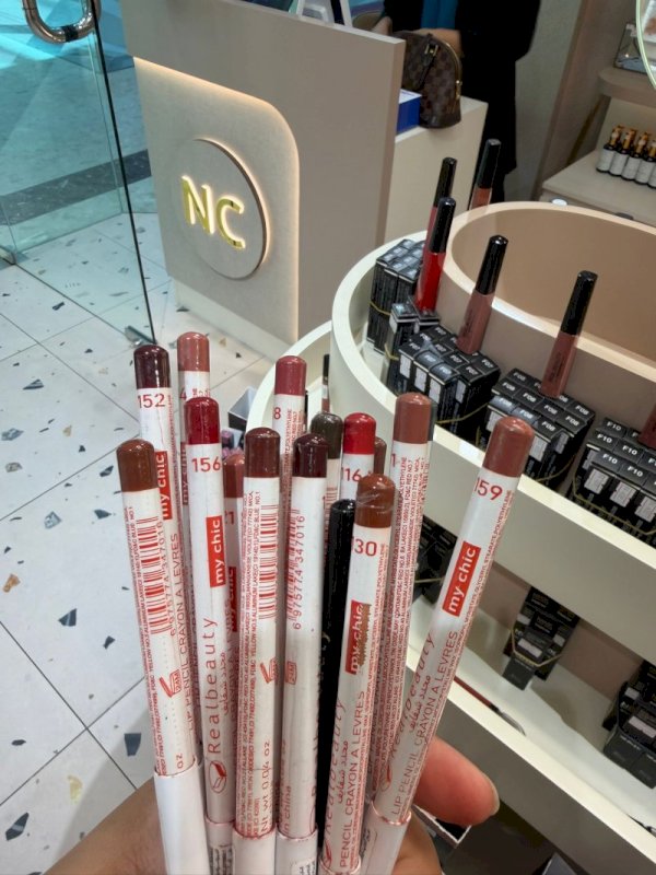 RealBeauty Lip Liner