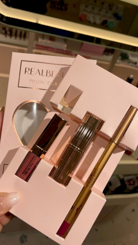 RealBeauty lipliner + lip gloss + lip stick set
