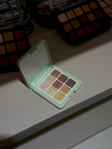 RealBeauty mini eyeshadow palette