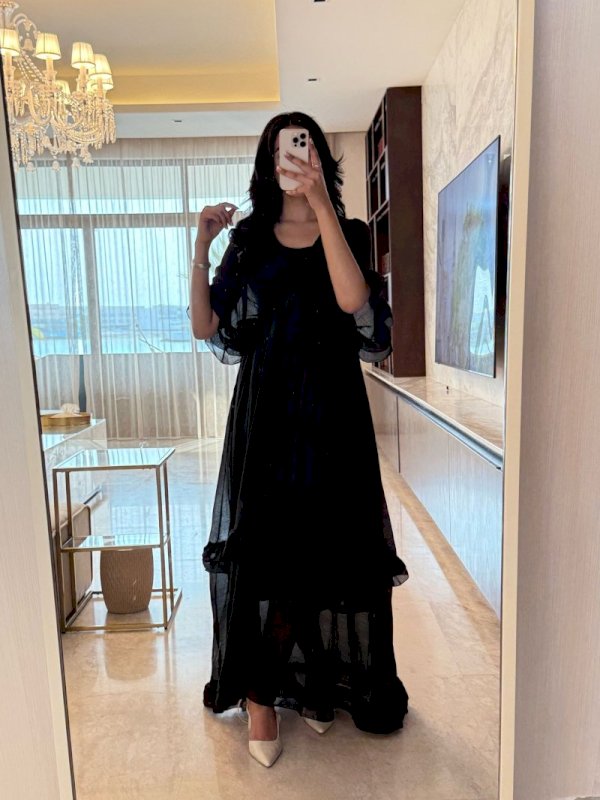 Ruffles beach dress in black 5 107